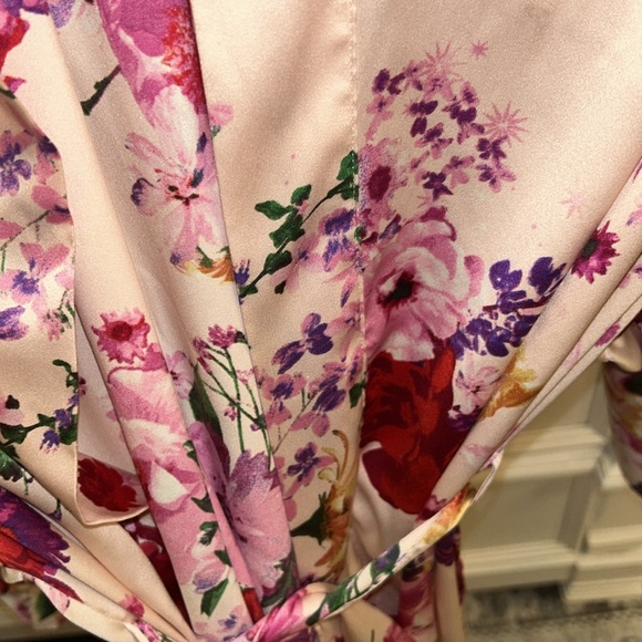 Floral Victoria Secret robe - Picture 3 of 7